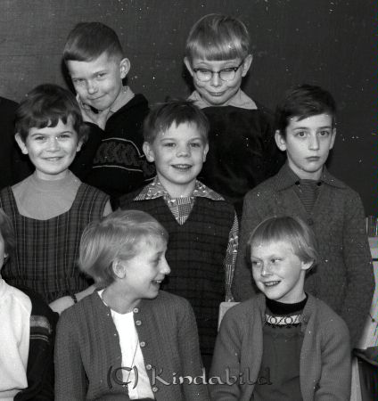 Malmqvist Kisa Skola Klass 3 A
raja 
Malmqvist Kisa Skola    
Grupporträtt skolfoto klass 3 A

raja
i mitten t.v Anna-Karin "KISA" Magnusson 
Källa: Ingela Gustavsson



Nyckelord: Malmqvist Kisa