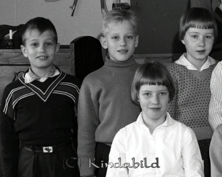 Sandström Kisa Skola Klass 5 A
raja 
Sandström Kisa Skola    
Grupporträtt skolfoto klass 5 A

raja
t.v Lennart Schill 
Källa: Ingela Gustavsson

Nyckelord: Sandström Kisa