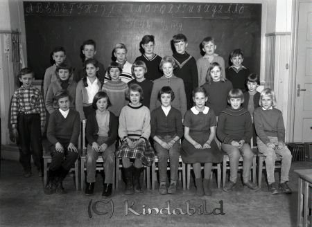 Svedberg Kisa Skola Klass 4 B
raja 
Svedberg Kisa Skola    
Grupporträtt skolfoto klass 4 B

Nyckelord: Svedberg Kisa