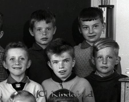 Fröken Lundin
raja 
Fröken Lundin
Grupporträtt skolfoto  

Nyckelord: Lundin Kisa