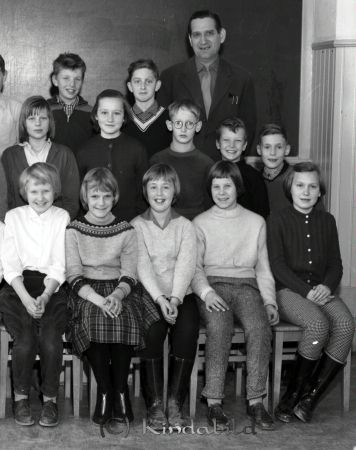 Söreskog Kisa Skola Klass 5 B
raja 
Söreskog Kisa Skola 
Grupporträtt skolfoto Klass 5 B  

Nyckelord: Söreskog Kisa