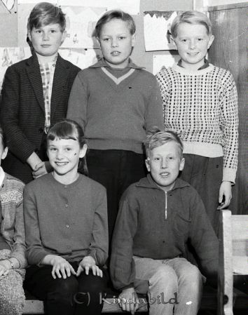 Asby Kyrkskola Asby Klass 5-6
raja 
Asby Kyrkskola
Grupporträtt skolfoto Klass 5-6  


Nyckelord: Kyrkskola Asby