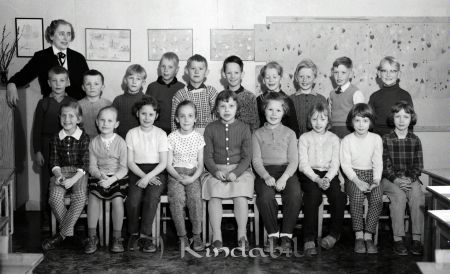 Asby Kyrkskola Asby Klass 1-2
raja 
Asby Kyrkskola
Grupporträtt skolfoto Klass 1-2  

Nyckelord: Kyrkskola Asby