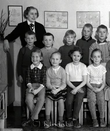 Asby Kyrkskola Asby Klass 1-2
raja 
Asby Kyrkskola
Grupporträtt skolfoto Klass 1-2  

Nyckelord: Kyrkskola Asby