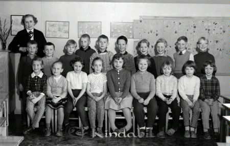 Asby Kyrkskola Asby Klass 1-2
raja 
Asby Kyrkskola
Grupporträtt skolfoto Klass 1-2  

Nyckelord: Kyrkskola Asby