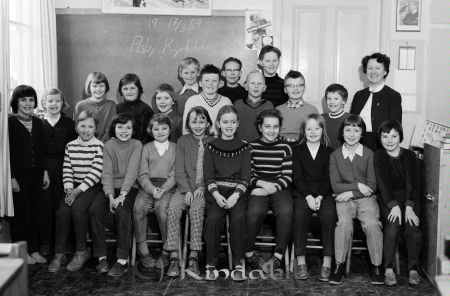 Fröken Steninger Asby Kyrkskola Asby Klass 3-4
raja 
Steninger Asby Kyrkskola 
Grupporträtt skolfoto Klass 3-4  

Nyckelord: Steninger Asby