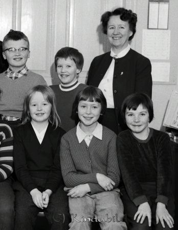 Fröken Steninger Asby Kyrkskola Asby Klass 3-4
raja 
Steninger Asby Kyrkskola 
Grupporträtt skolfoto Klass 3-4  

Nyckelord: Steninger Asby
