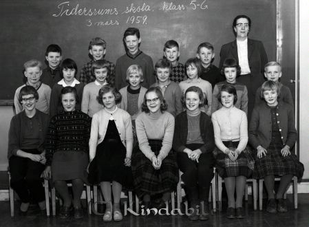Tidersrum Skola Tidersrum Klass 5-6
raja 
Tidersrum Skola   
Grupporträtt skolfoto Klass 5-6

Nyckelord: Tidersrum Skola