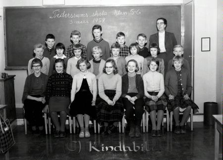 Tidersrum Skola Tidersrum Klass 5-6
raja 
Tidersrum Skola   
Grupporträtt skolfoto Klass 5-6


Nyckelord: Tidersrum Skola