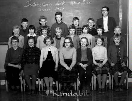 Tidersrum Skola Tidersrum Klass 5-6
raja 
Tidersrum Skola   
Grupporträtt skolfoto Klass 5-6


Nyckelord: Tidersrum Skola