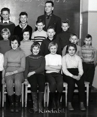 Falla Skola Fallla Klass 5-7
raja 
Falla Skola   
Grupporträtt skolfoto Klass 5-7

Nyckelord: Falla Skola