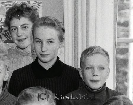 Fröken Hanna Ekdahl Gransbo Skola Asbysand
raja 
Hanna Ekdahl Gransbo Skola  
Grupporträtt skolfoto  

Nyckelord: Ekdahl Asbysand