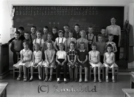 Fröken Levin
raja 
Fröken Levin
Grupporträtt skolfoto

Nyckelord: Fröken Levin