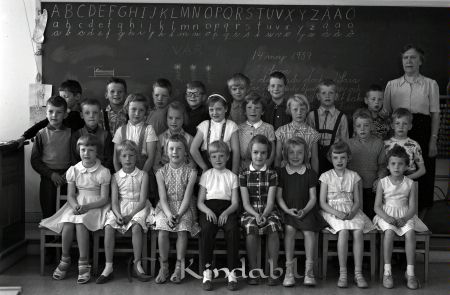 Fröken Levin
raja 
Fröken Levin
Grupporträtt skolfoto

Nyckelord: Fröken Levin