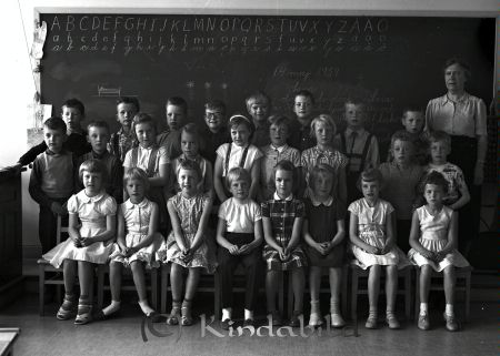 Fröken Levin
raja 
Fröken Levin
Grupporträtt skolfoto


Nyckelord: Fröken Levin