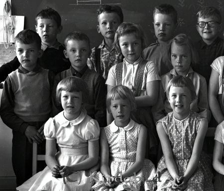 Fröken Levin
raja 
Fröken Levin
Grupporträtt skolfoto


Nyckelord: Fröken Levin