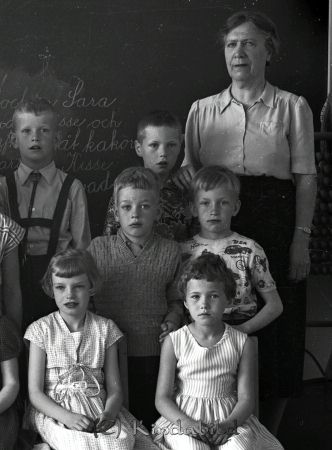 Fröken Levin
raja 
Fröken Levin
Grupporträtt skolfoto

Nyckelord: Fröken Levin