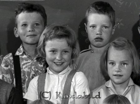 Fröken Levin
raja 
Fröken Levin
Grupporträtt skolfoto

Nyckelord: Fröken Levin