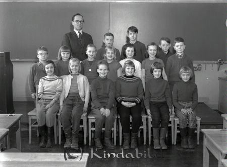 Rektor Stenqvist Horn Skola Klass 3
raja 
Stenqvist Horn Skola 
Grupporträtt skolfoto Klass 3

Nyckelord: Stenqvist Horn