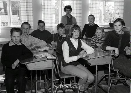 Fröken Monell Kalvsved Skola Klass 5 B
raja
Monell Kalvsved Skola  
Grupporträtt skolfoto

Nyckelord: Monell Kalvsved