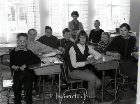 Fröken Monell Kalvsved Skola Klass 5 B
raja
Monell Kalvsved Skola  
Grupporträtt skolfoto

Nyckelord: Monell Kalvsved