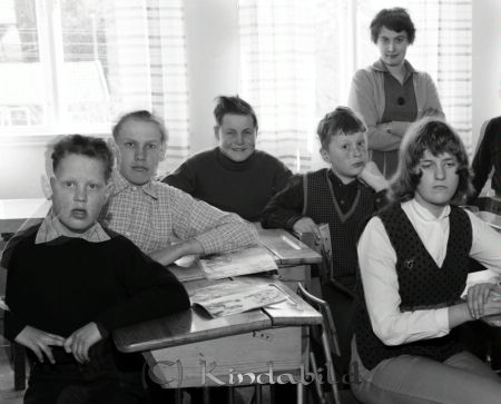 Fröken Monell Kalvsved Skola Klass 5 B
raja
Monell Kalvsved Skola  
Grupporträtt skolfoto

Nyckelord: Monell Kalvsved