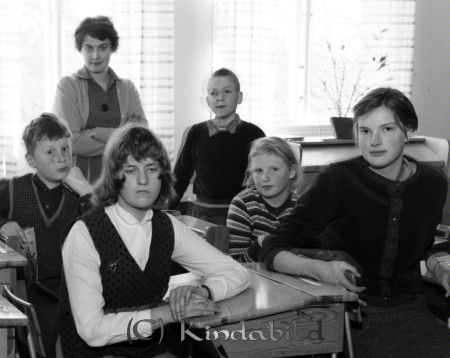 Fröken Monell Kalvsved Skola Klass 5 B
raja
Monell Kalvsved Skola  
Grupporträtt skolfoto

Nyckelord: Monell Kalvsved