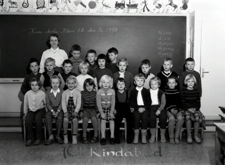 Fru Holmqvist Kisa Skola Klass 1 B
raja 
Holmqvist Kisa Skola  
Grupporträtt skolfoto

Nyckelord: Holmqvist Kisa