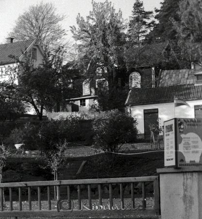 Sparbanken Kisa Sparkampanj
raja 
Sparbanken Kisa Sparkampanj
Bebyggelse

raja
I bakgrunden syns Godtemplarlokalen. 
Källa: Gerd Pettersson 

Nyckelord: Sparbanken Kisa
