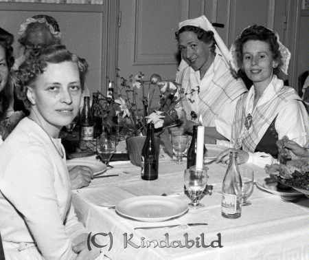 Husmodersföreningen Jubileum Hotellet Kisa
raja 
Husmodersföreningen Jubileum  
Grupporträtt

Nyckelord: Husmodersföreningen Kisa