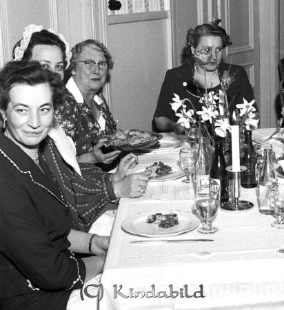 Husmoderförenningen Jubileum Hotellet Kisa
raja 
Husmoderförenningen Jubileum  
Grupporträtt

Nyckelord: Husmoderförenningen Kisa