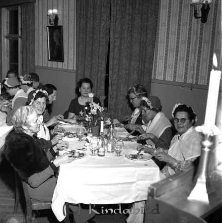 Husmoderförenningen Jubileum Hotellet Kisa
raja 
Husmoderförenningen Jubileum  
Grupporträtt

Nyckelord: Husmoderförenningen Kisa