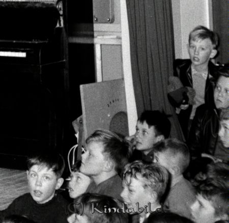 Little Gerard Folkets Hus Kisa
raja 
Little Gerard Kisa
Grupporträtt

raja
Främre raden till vänster Ulf Pettersson
 Källa: Studiegruppen hembygdsgården 

Nyckelord: Gerard Kisa