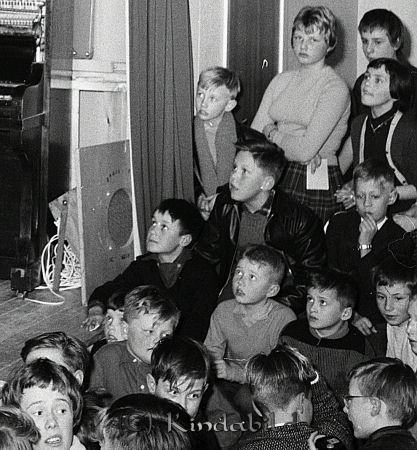 Little Gerard Folkets Hus Kisa
raja 
Little Gerard Kisa
Grupporträtt

raja
3:e raden till höger Mikael Sleman (med handen för mun), son till Sara Sleman. 
Källa: Gerd Pettersson
Nyckelord: Gerard Kisa
