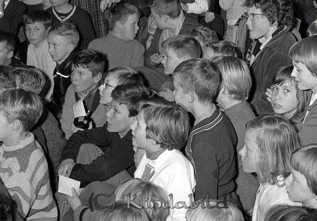 Little Gerard Folkets Hus Kisa
raja 
Little Gerard Kisa
Grupporträtt

raja
Till höger Görel Karlsson titta mot kameran, Grabben med glasögon Andreas Karling
Källa: Studiegruppen hembygdsgården
Nyckelord: Gerard Kisa