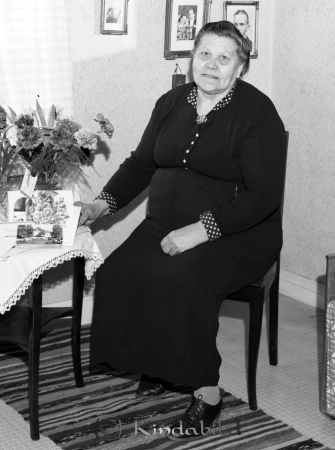 Emilia i Sandshult Karlsson Sundsborg Kisa
raja 
Emilia Karlsson Kisa
Porträtt-Kvinna 75 årsfirande 


Nyckelord: Karlsson Kisa