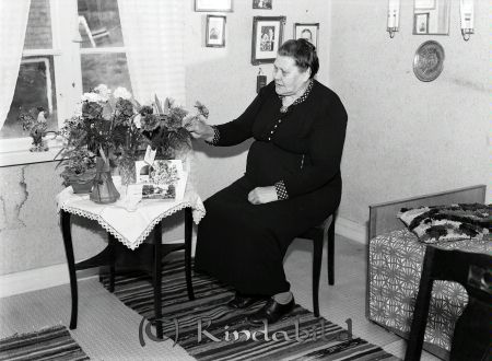 Emilia i Sandshult Karlsson Sundsborg Kisa
raja 
Emilia Karlsson Kisa
Porträtt-Kvinna 75 årsfirande 



Nyckelord: Karlsson Kisa