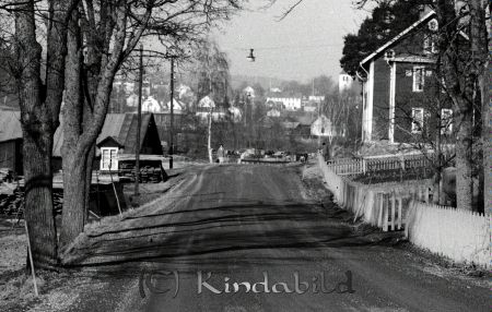 Janne Svensson Trafikbilder
raja 
Janne Svensson  
Bebyggelse

raja
Brokullen med den i folkmun kallade "Krabbriket" till höger. 
Källa: Gerd Pettersson


Nyckelord: Svensson Kisa