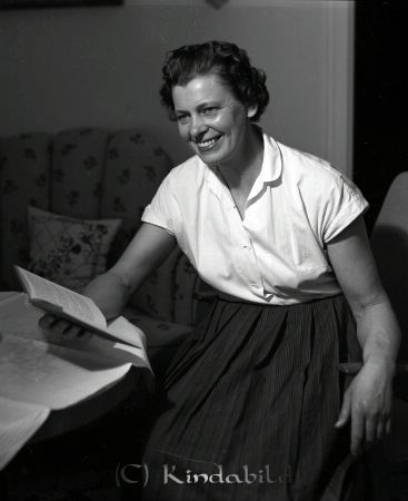 Sigrid Petersson Wallby
raja 
Sigrid Petersson  
Porträtt-Kvinna

raja
Född 1913 i Horn, död 2001 Brandvägen 10 Vallby Kisa 
Källa: Gerd Pettersson

raja
Mor till fotografen Lars Pettersson 
Källa: Gerd Pettersson




Nyckelord: Petersson Wallby