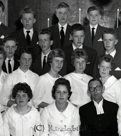 Folkskolans Konfirmander Kisa
raja 
Folkskolans Konfirmander Kisa
Grupporträtt konfirmationsfoto

raja
1:a raden fr vänster Monika Kling
 2:a raden fr vänster Ros-Marie Nordh, till höger Inga Adolfsson
 3:e raden fr vänster ?, Ulf Rydell, Lars Johansson Korpklev, Björn Nilsson.
 4:e raden fr vänster ?, Jan-Olof Nilsson Rödingehult och Lars Karlsson.
 Källa: Studiegruppen hembygdsgården 

raja
Monika Kling sitter i mitten av 1:a raden 
Källa: Margareta Carlsson



Nyckelord: Konfirmander Kisa