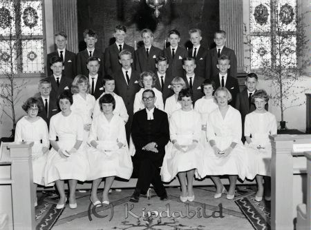 Real Konfirmander Kisa
raja 
Real Konfirmander Kisa
Grupporträtt konfirmationsfoto


Nyckelord: Konfermander Kisa