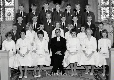 Real Konfirmander Kisa
raja 
Real Konfirmander Kisa
Grupporträtt konfirmationsfoto

Nyckelord: Konfermander Kisa