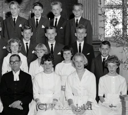Real Konfirmander Kisa
raja 
Real Konfirmander Kisa
Grupporträtt konfirmationsfoto


Nyckelord: Konfermander Kisa