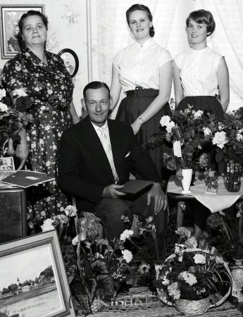 Gunnar Svensson Kisa
raja 
Gunnar Svensson Kisa
Grupporträtt 50 årsfirande

Nyckelord: Svensson Kisa