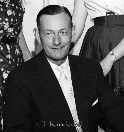 Gunnar Svensson Kisa
raja 
Gunnar Svensson Kisa
Porträtt-Man 50 årsfirande

Nyckelord: Svensson Kisa