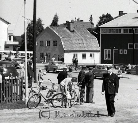 Åbergs Serviceanläggning Kisa Invigning
raja 
Åbergs Serviceanläggning Kisa
Bebyggelse

raja
Polis Inge Johansson 
Källa: jerker carlsson 

Nyckelord: Åbergs Kisa