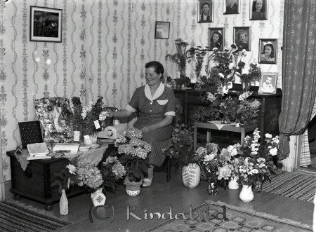 Fru Nilsson Norra Rothult Kisa
raja 
Nilsson Norra Rothult  
Porträtt-Kvinna
Elna Anna Linnea född Karlsson 1909 i Vreta Kloster
gift 1935 med Gottfrid Nilsson

Nyckelord: Nilsson Kisa