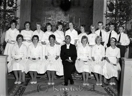 1 Grupp Sommar Konfermander Kisa Kyrka
raja 
Konfermander Kisa Kyrka
Grupporträtt konfirmationsfoto


Nyckelord: Konfermander Kisa