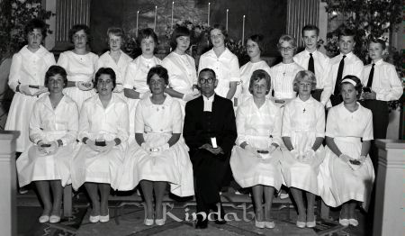 1 Grupp Sommar Konfermander Kisa Kyrka
raja 
Konfermander Kisa Kyrka
Grupporträtt konfirmationsfoto

Nyckelord: Konfermander Kisa