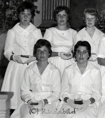 1 Grupp Sommar Konfermander Kisa Kyrka
raja 
Konfermander Kisa Kyrka
Grupporträtt konfirmationsfoto


Nyckelord: Konfermander Kisa